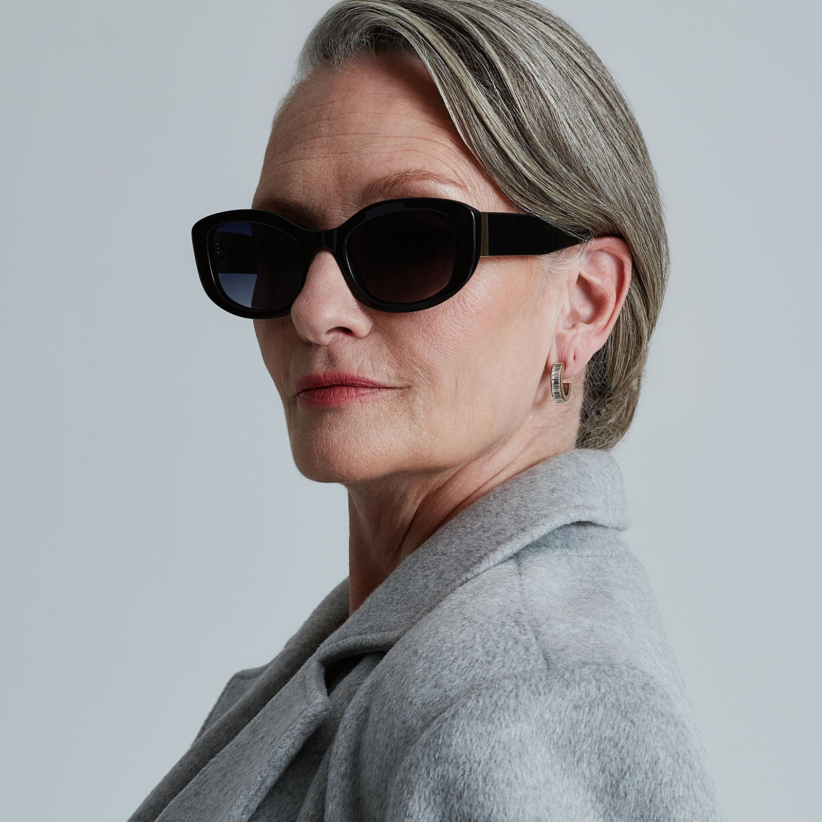 MIRANDA - BLACK + GREY GRADIENT + POLARIZED SUNGLASSES - Image 6