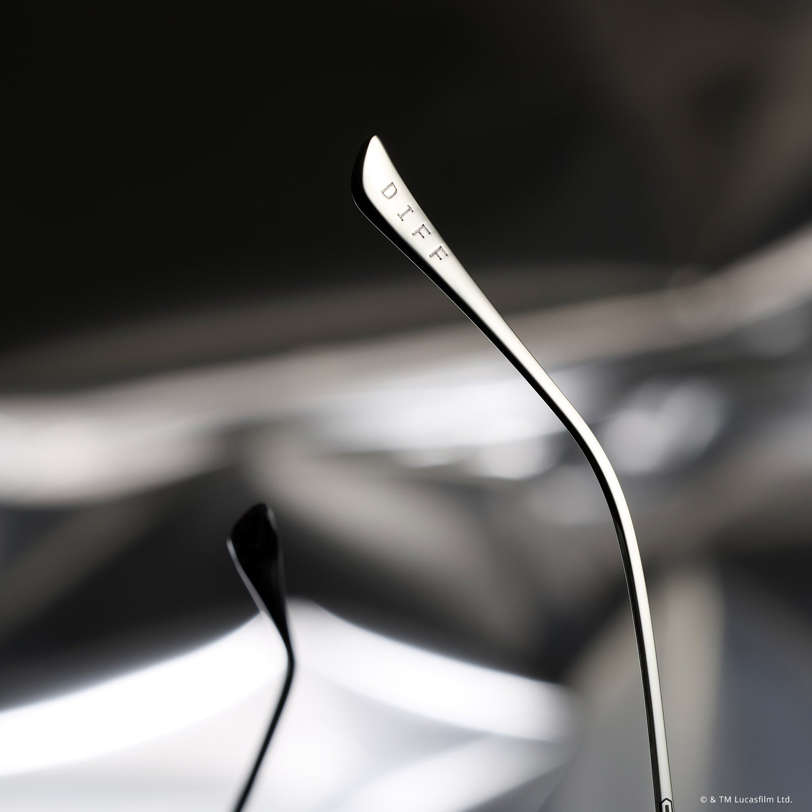 THE MANDALORIAN™️ 3.0 - SILVER CHROME + GREY + SILVER FLASH + POLARIZED SUNGLASSES - Image 7