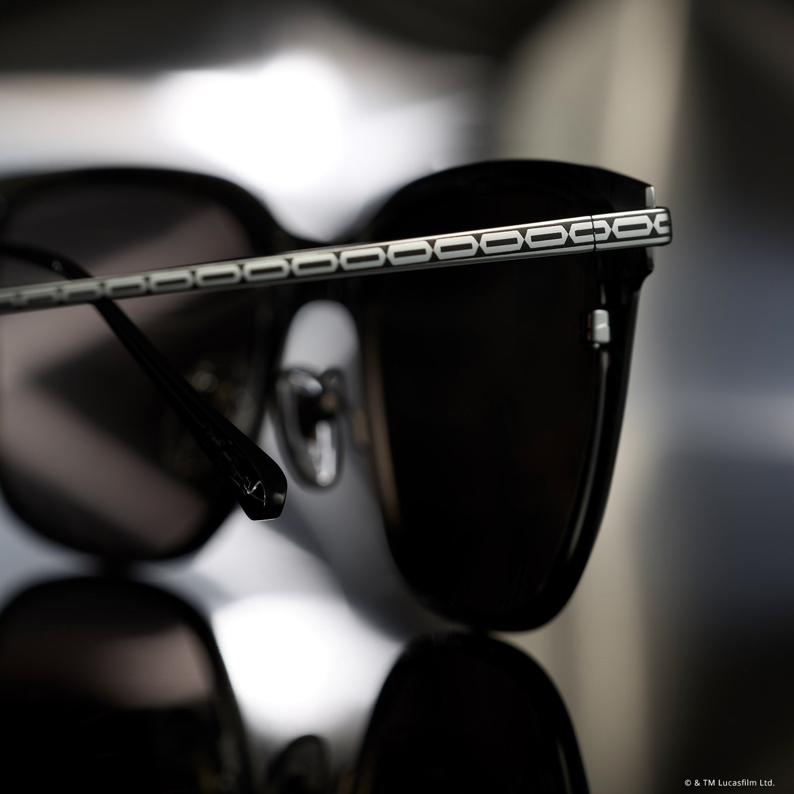 THE MANDALORIAN™️ 3.0 - SILVER CHROME + GREY + SILVER FLASH + POLARIZED SUNGLASSES - Image 5