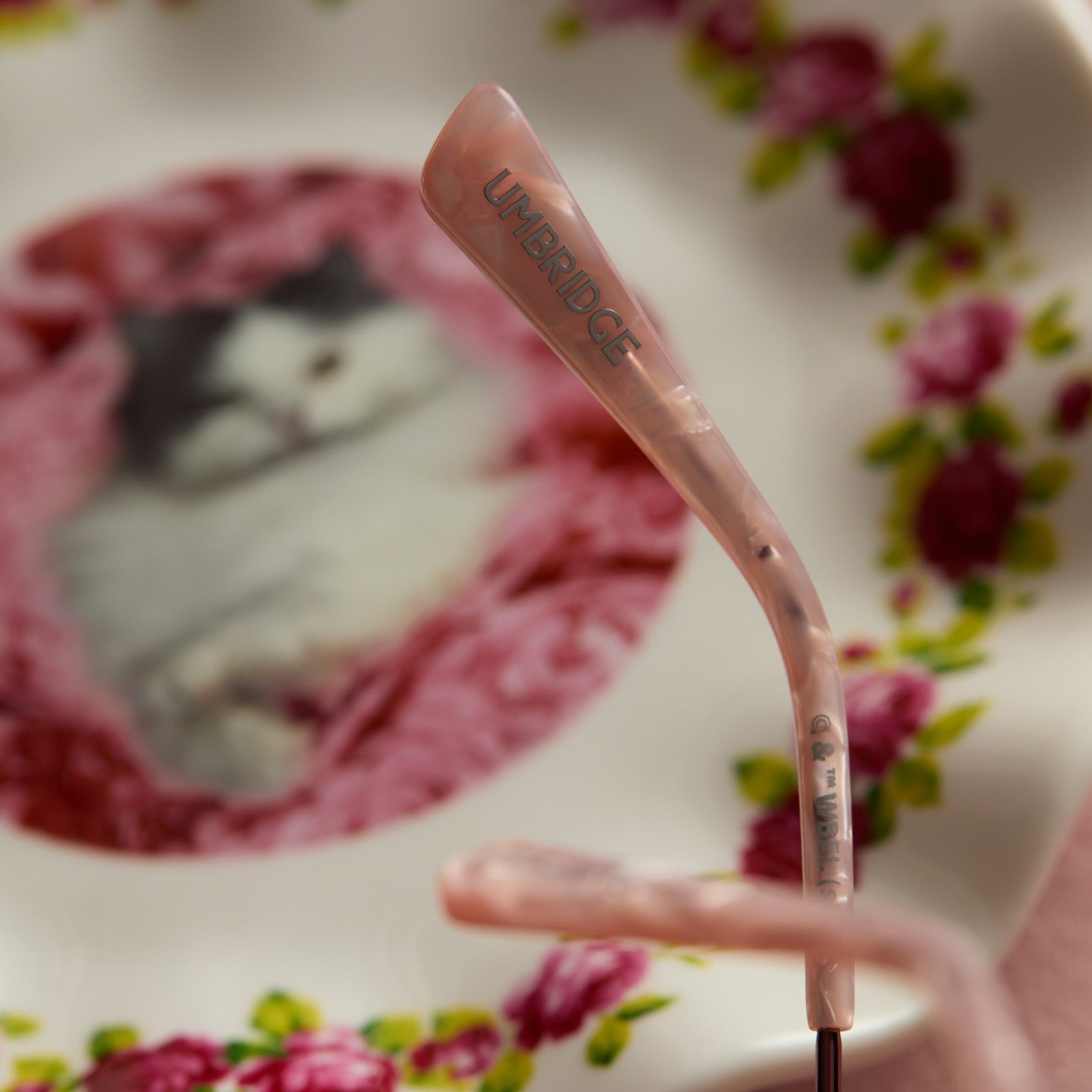 UMBRIDGE™ - PINK MOTHER OF PEARL + WINE GRADIENT HEX SUNGLASSES - Image 8