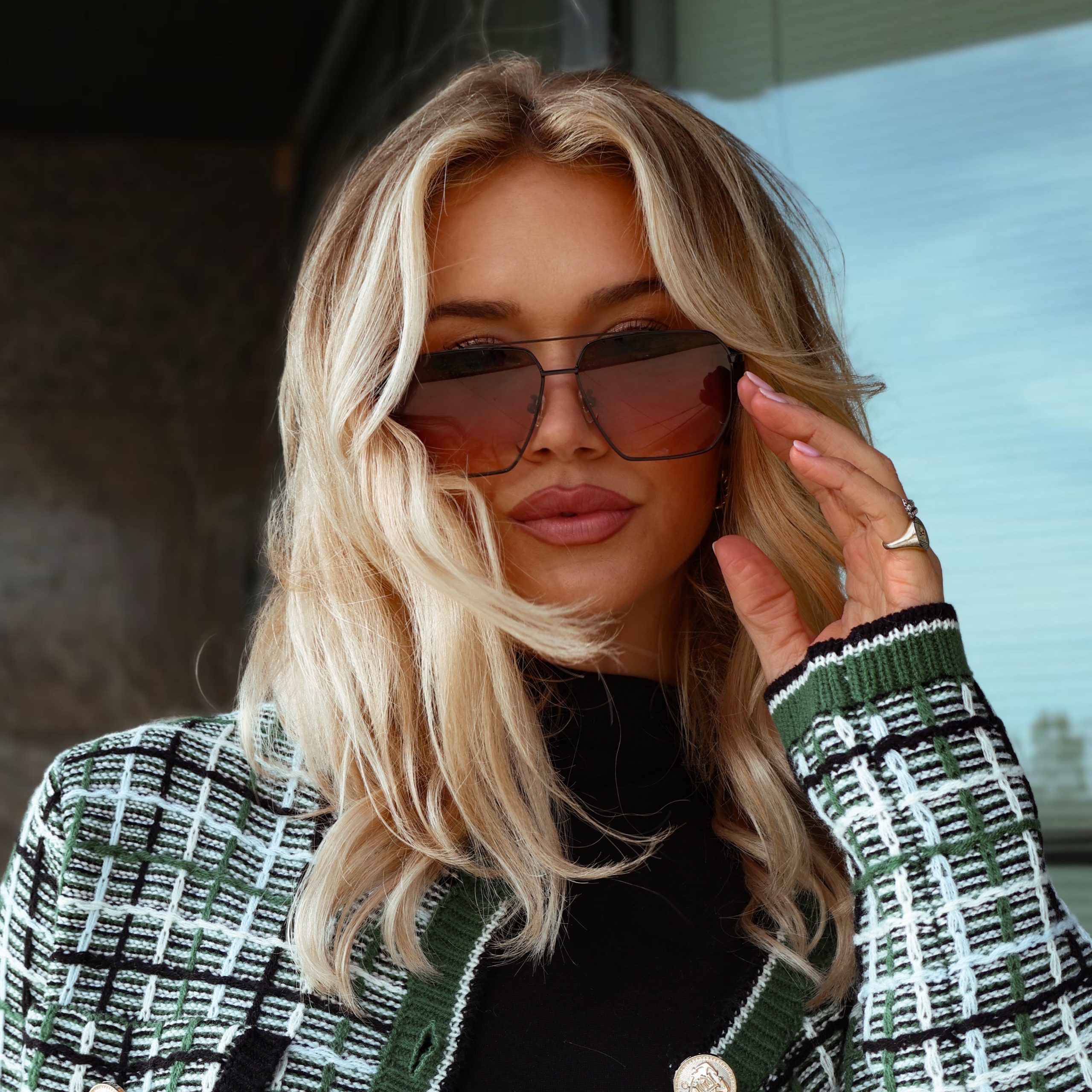 BERKELY - BLACK + TWILIGHT GRADIENT SUNGLASSES - Image 2