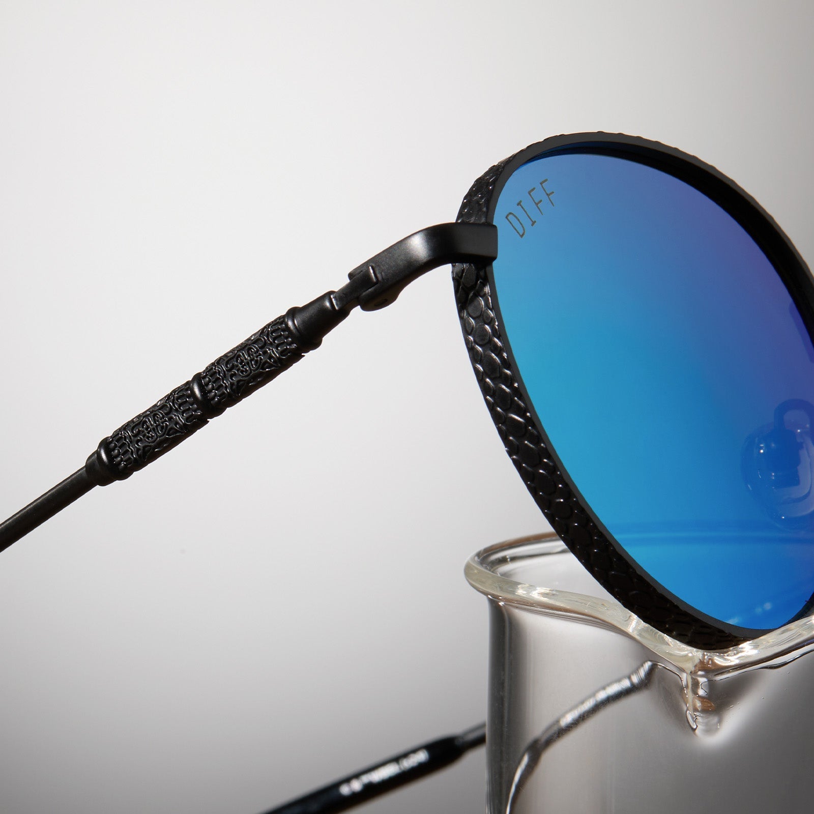 SNAPE™️ - MATTE BLACK METAL + GREEN MIRROR SUNGLASSES - Image 7