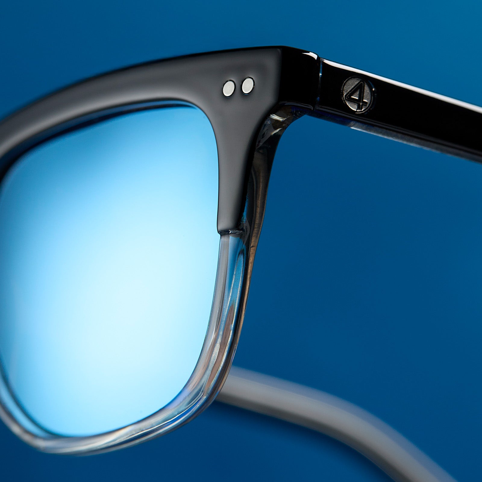 MR. FANTASTICâ„¢ - RETRO BLACK TO CLEAR GRADIENT + QUANTUM BLUE MIRROR + POLARIZED SUNGLASSES - Image 11