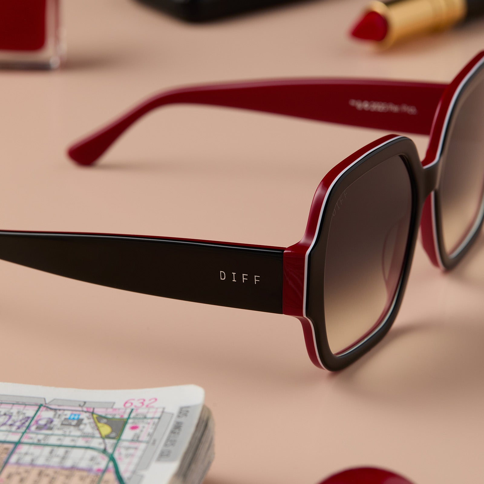 DIONNE - BLACK + GREY GRADIENT SUNGLASSES - Image 5