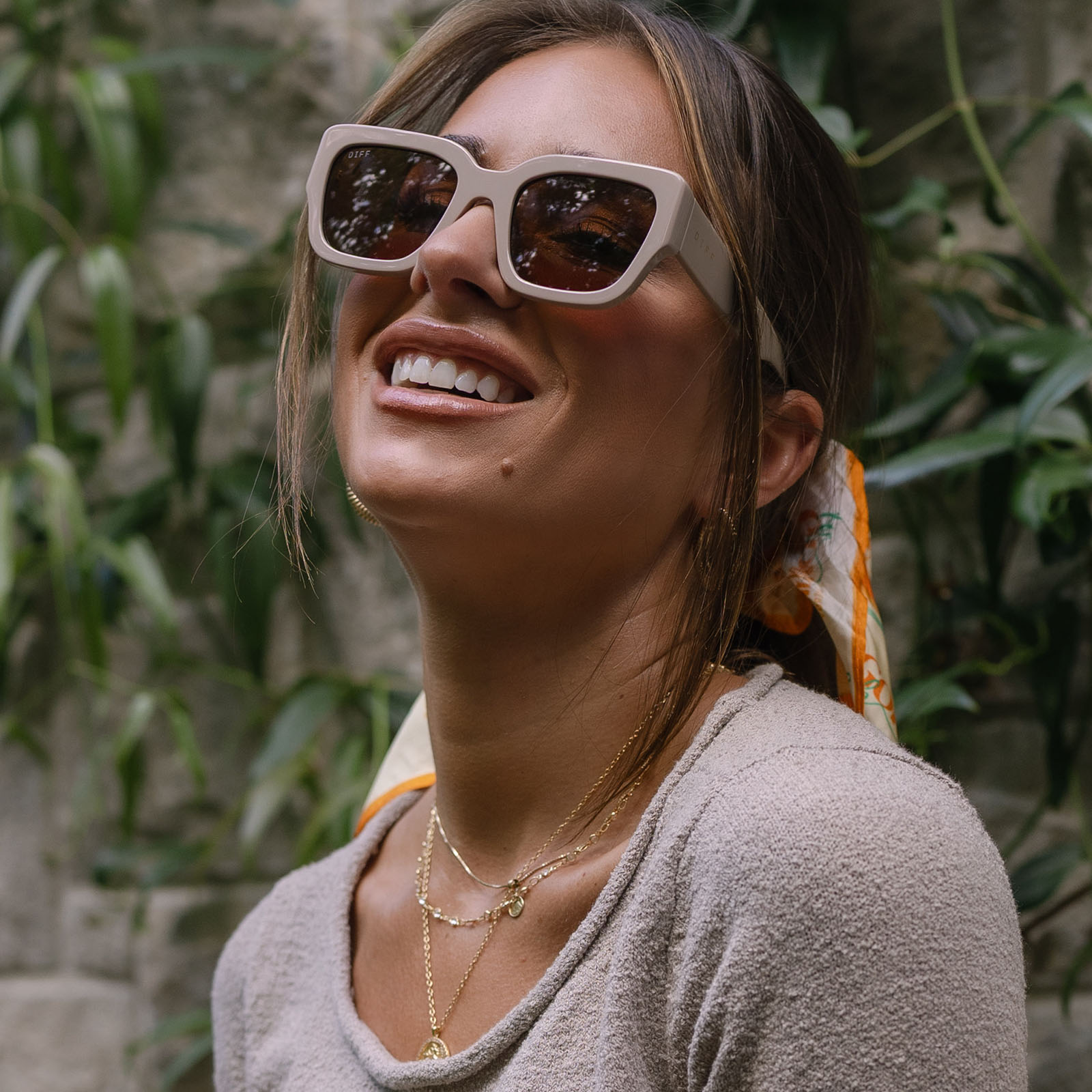 JESSIE JAMES DECKER - LOREN + ALMOND + BROWN SUNGLASSES - Image 5