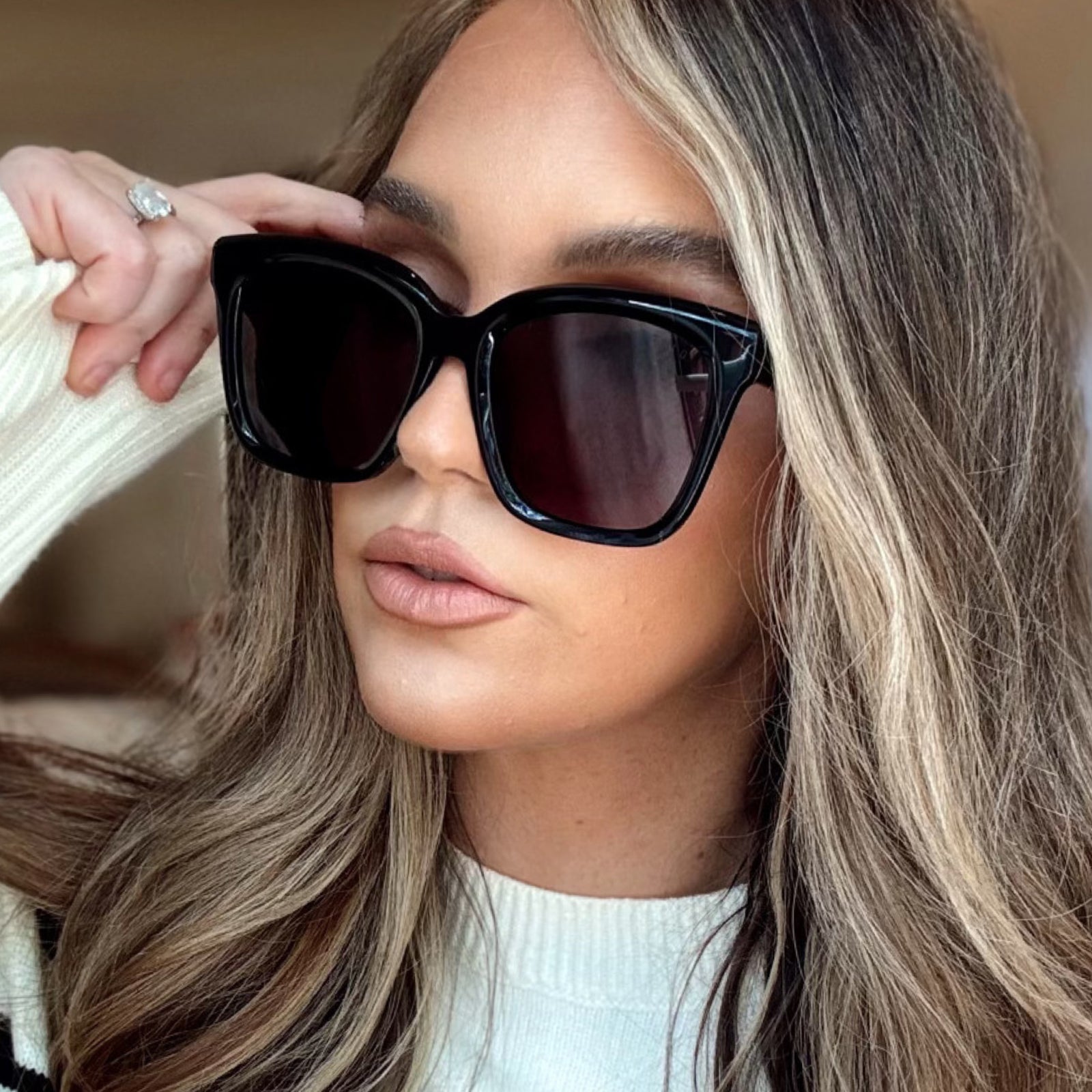 MEREDITH - BLACK + GREY SUNGLASSES - Image 10