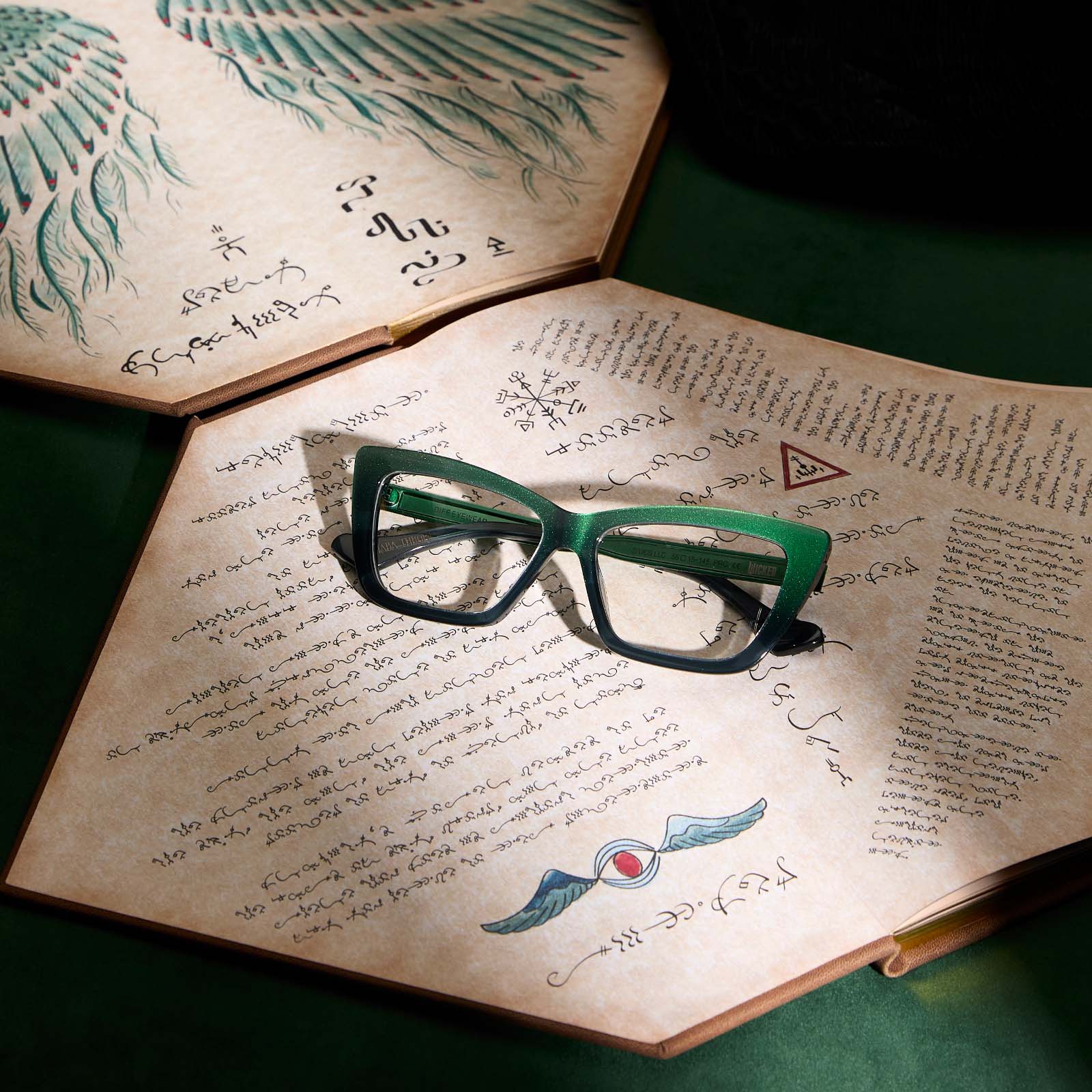 ELPHABA EMERALD - ENCHANTING EMERALD TO BLACK + GLASSES - Image 6