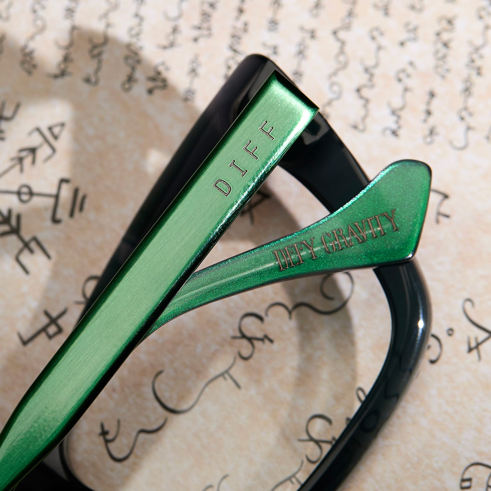 ELPHABA EMERALD - ENCHANTING EMERALD TO BLACK + GLASSES - Image 11