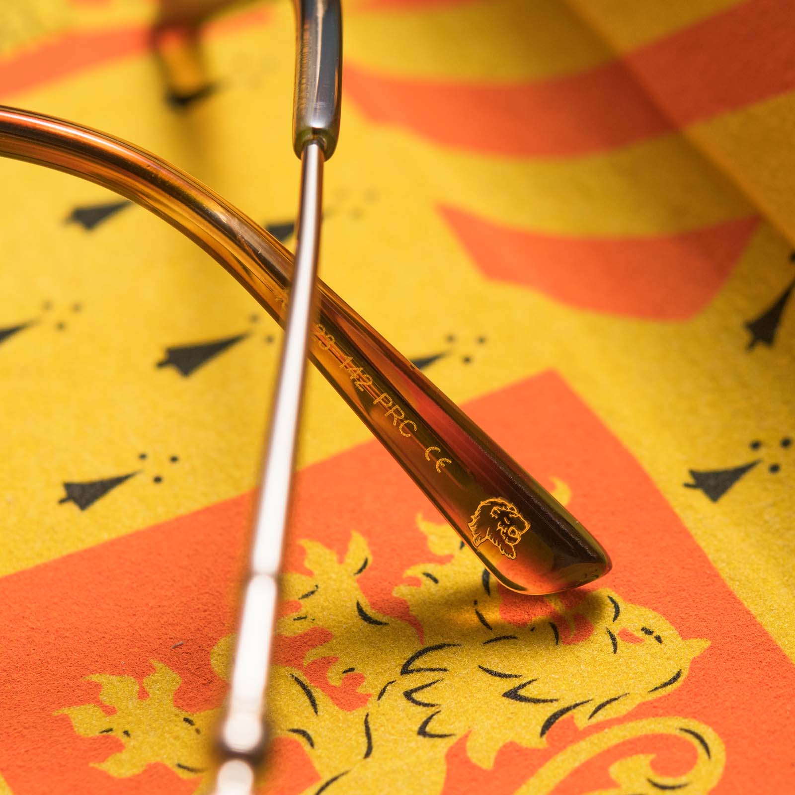 GRYFFINDORâ„¢ - LIONS MANE GOLD + GLASSES - Image 10