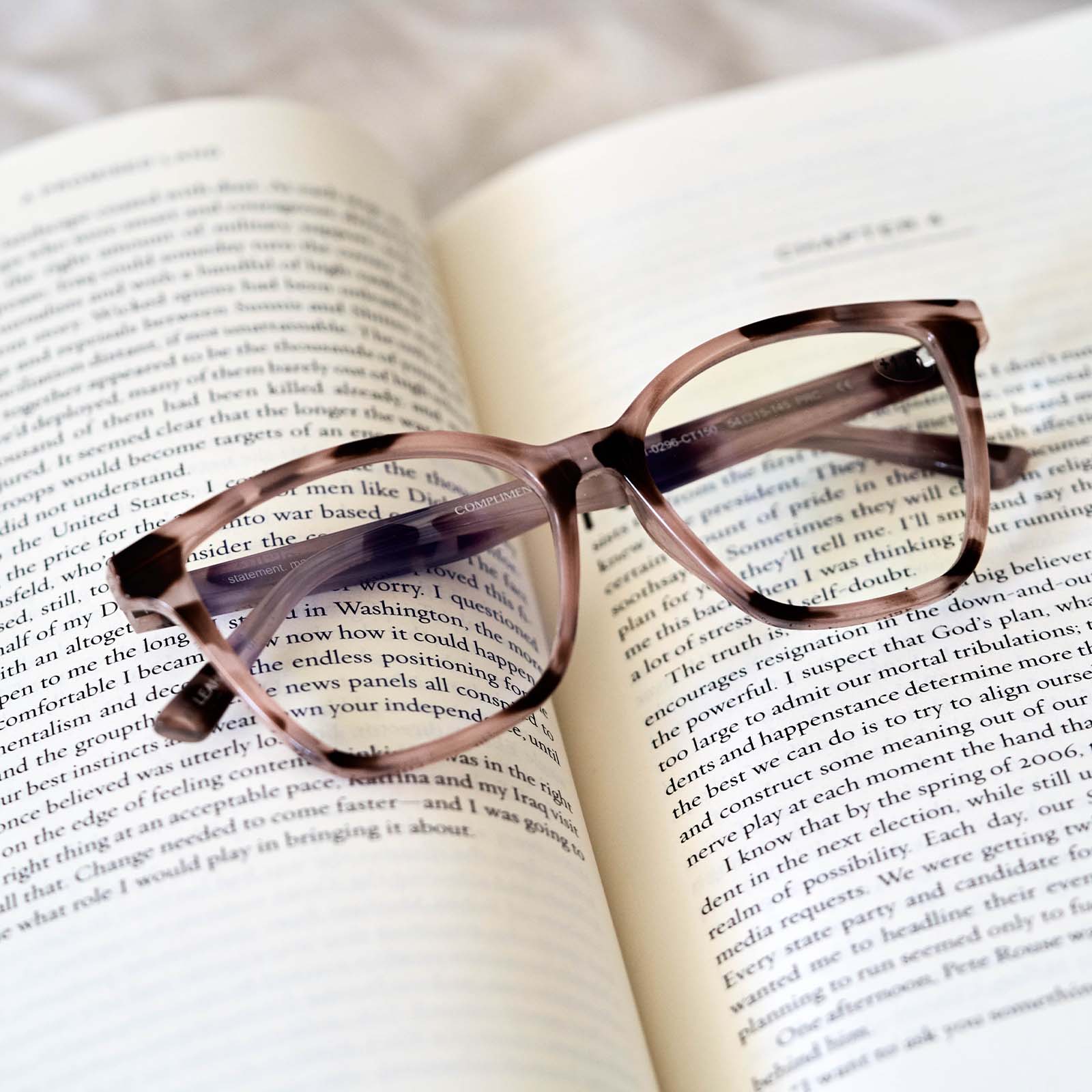 LEAH - CREAM TORTOISE + BLUE LIGHT READERS - Image 5