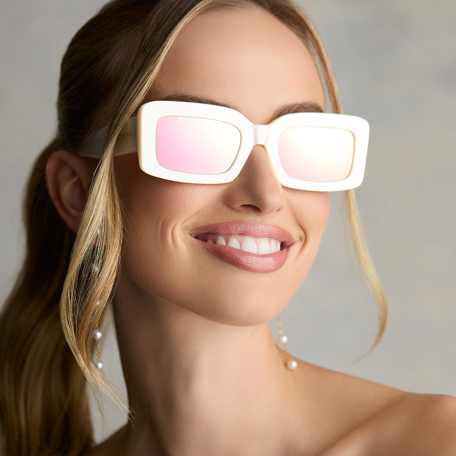 INDY - OPALINE + TAUPE MIRROR SUNGLASSES - Image 2