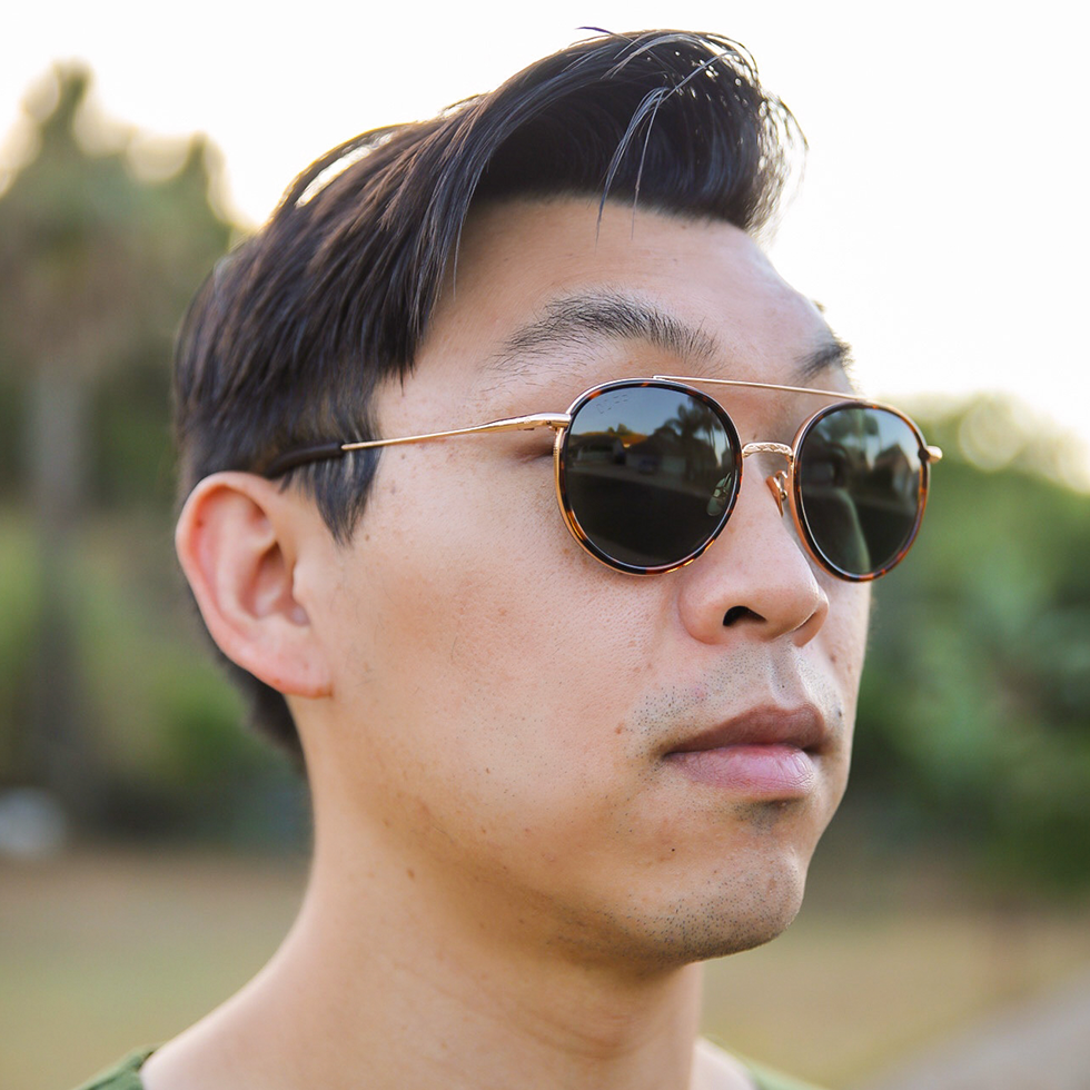 BOBA FETTâ„¢ - MANDALORIAN GOLD + BOUNTY HUNTER GREEN POLARIZED SUNGLASSES - Image 14